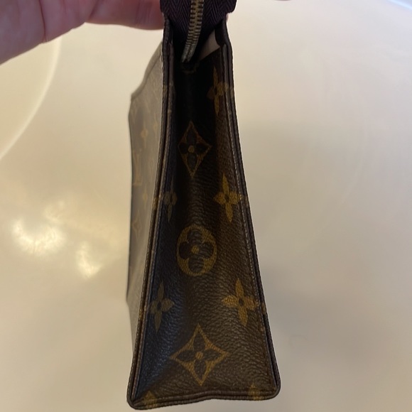 Louis Vuitton Toiletry 15 - Picture 4 of 10